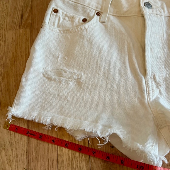 Levi's 501 White Cut-Off Jean Shorts Size 29 - Picture 4 of 6
